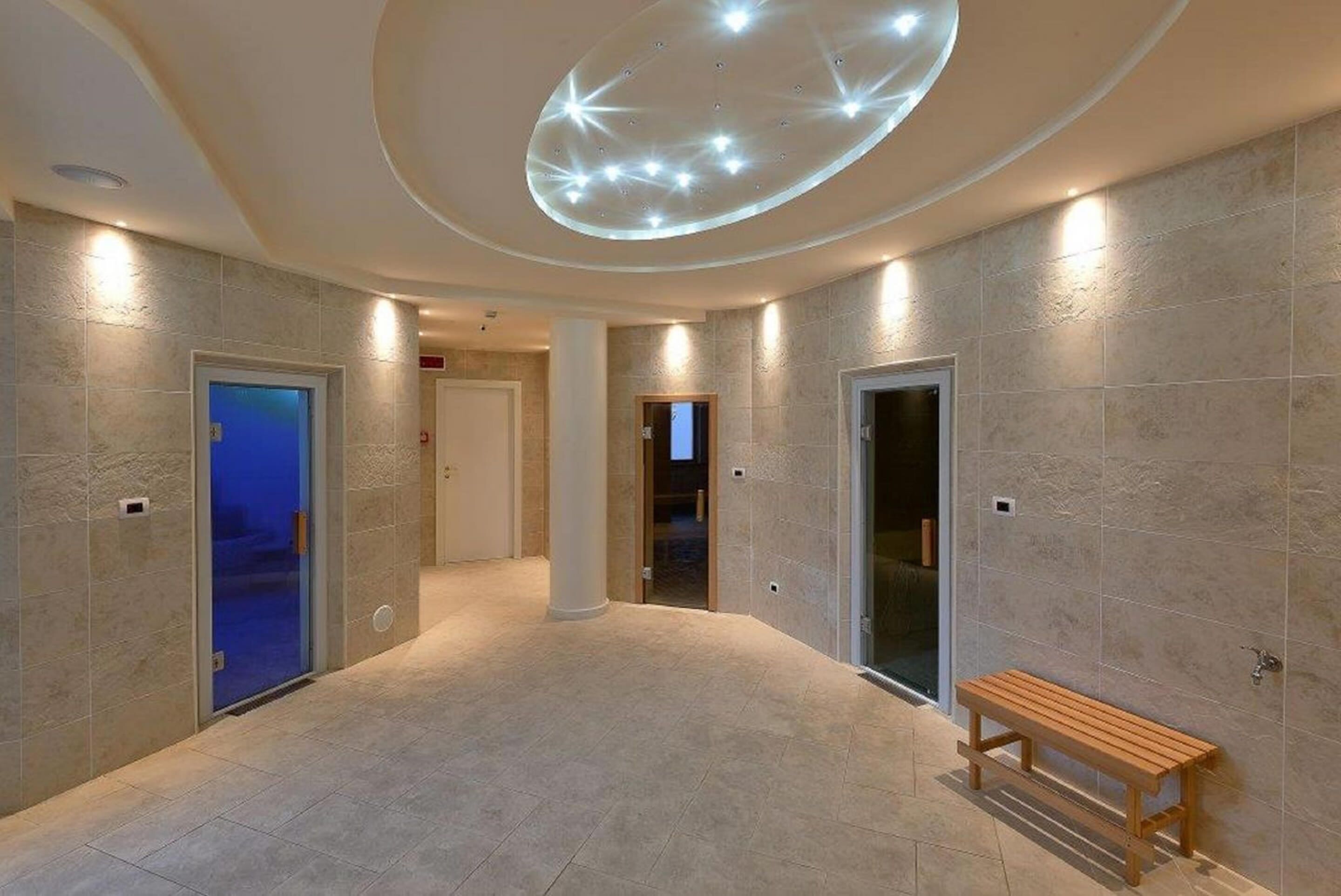 sauna, hot tub, hot springs/mineral springs