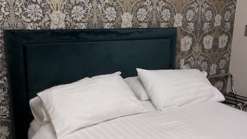 1st Floor Double Room | 防过敏的被褥、加厚床垫、特色装修、特色家居