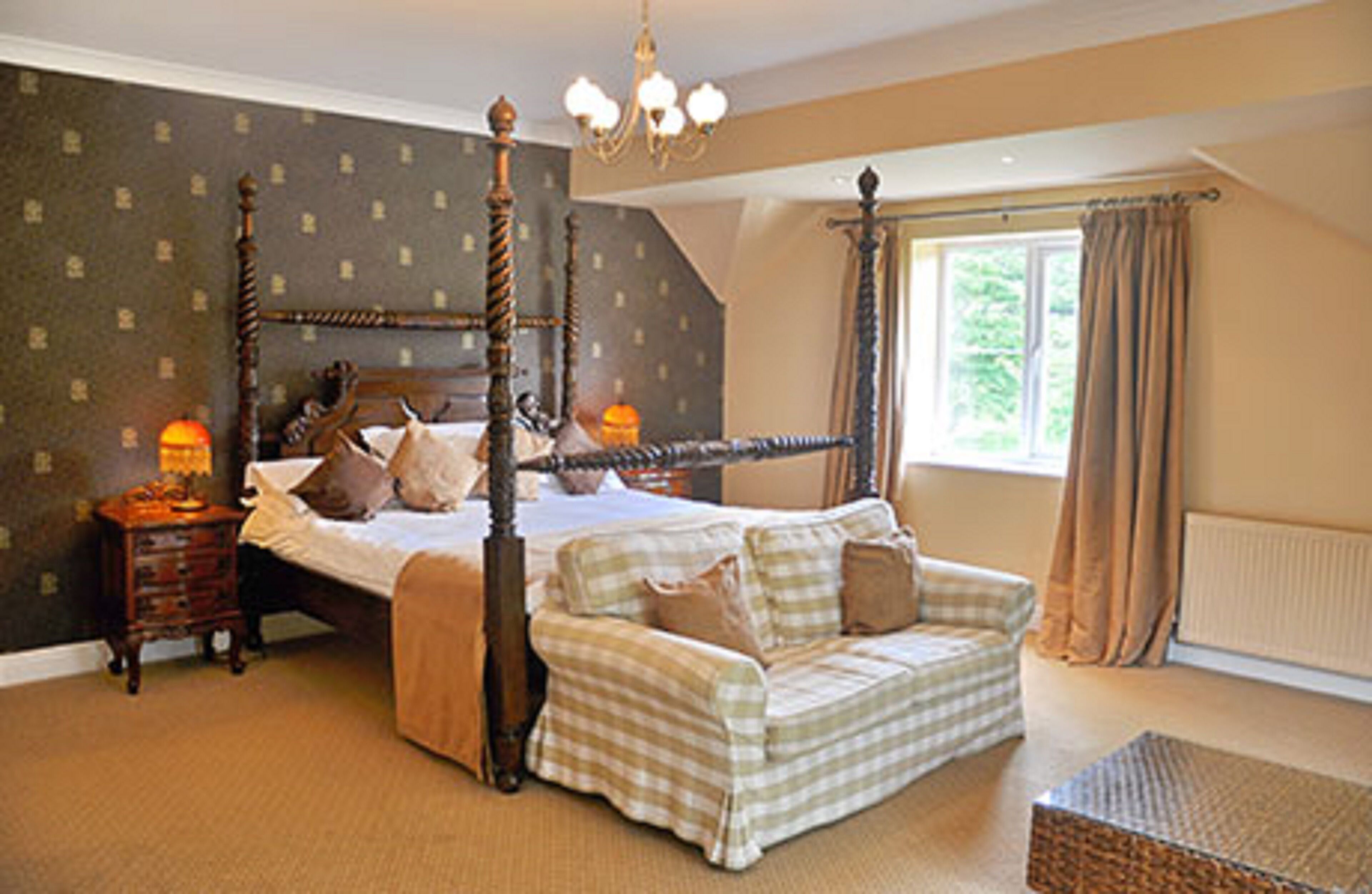 Zimmersafe, Bügeleisen/Bügelbrett