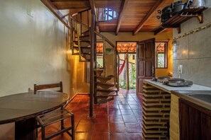 Licuadora y utensilios de cocina 