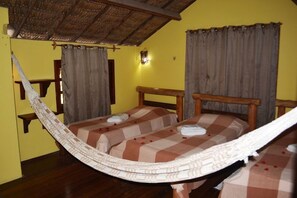 Minibar, bed sheets - Pousada Chalé Jeri (Jijoca de Jericoacoara)