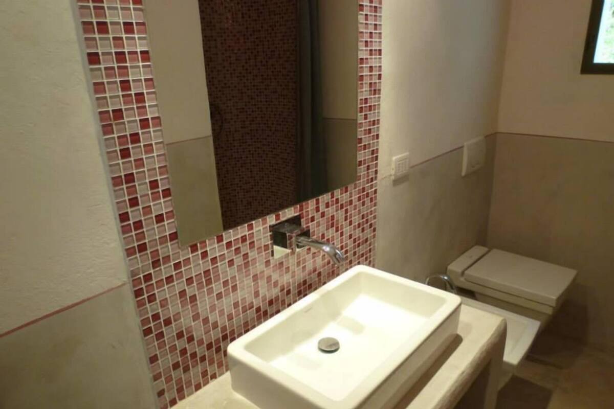 Bathroom sink