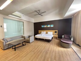 Premium Room (Deluxe) | Peti besi dalam bilik, Wi-fi percuma 