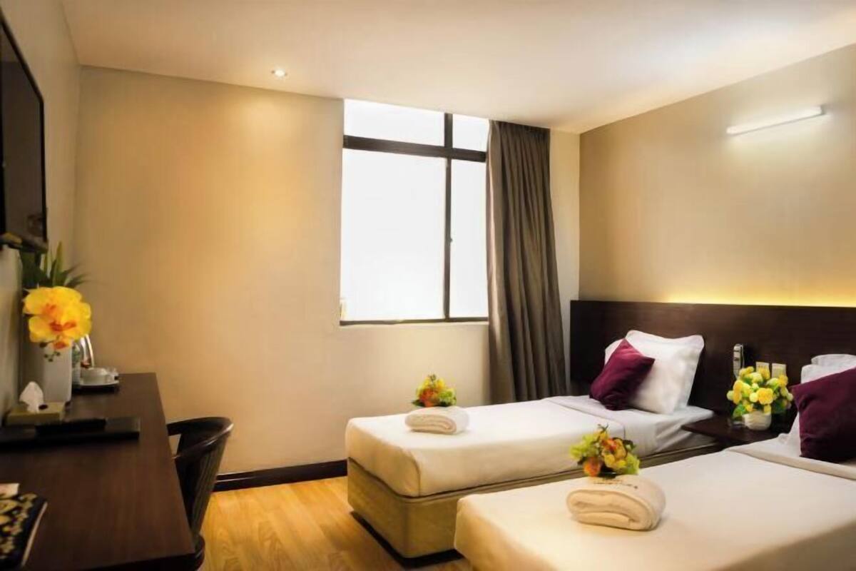 In-room safe, WiFi (free)