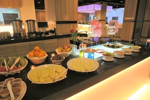 Daily continental breakfast (MYR 20 per person)