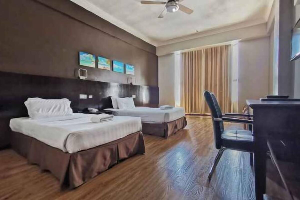 In-room safe, WiFi (free)