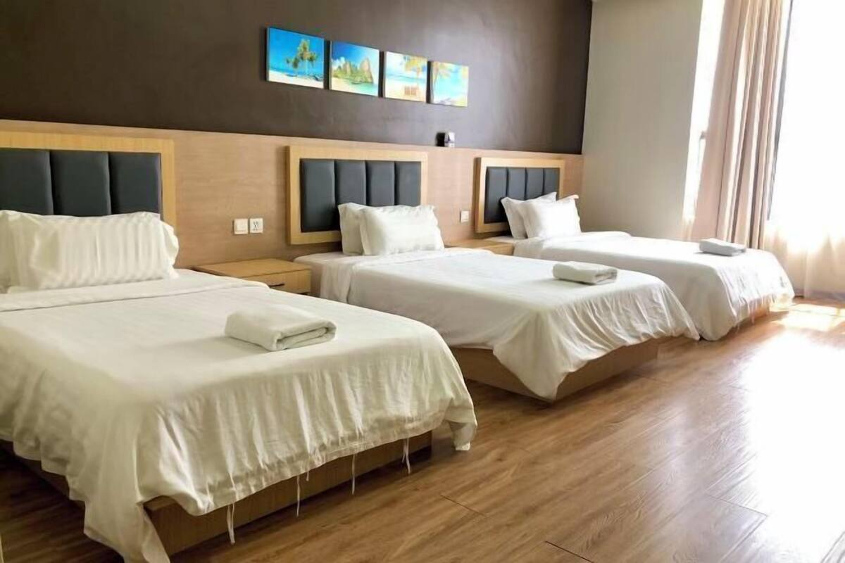 In-room safe, WiFi (free)
