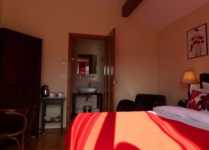 Standard Double Room with Patio | Minibar, iron/ironing board, free WiFi, bed sheets - Millers House (Emsworth)