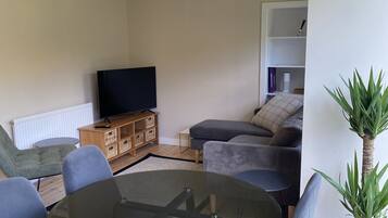 Cottage, Ensuite, Garden View | Lounge