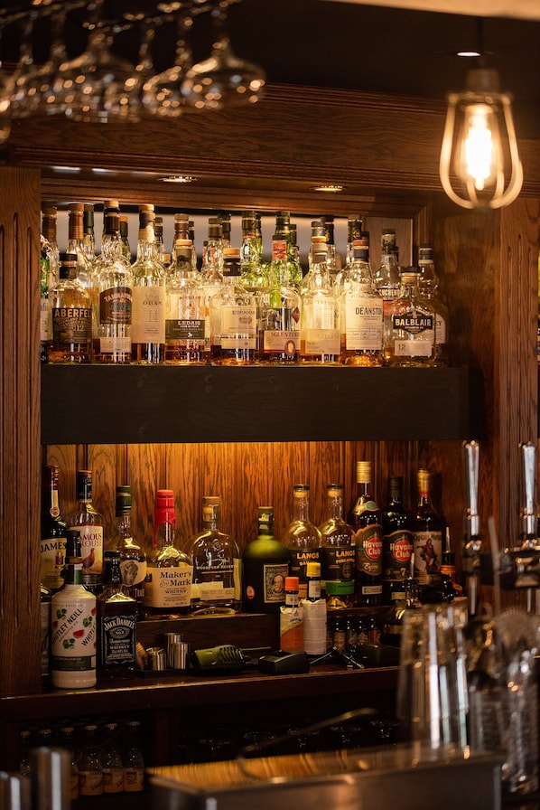Bar (trong khuôn viên)