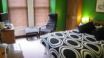 Premier Double Room, Ensuite, Mountain View