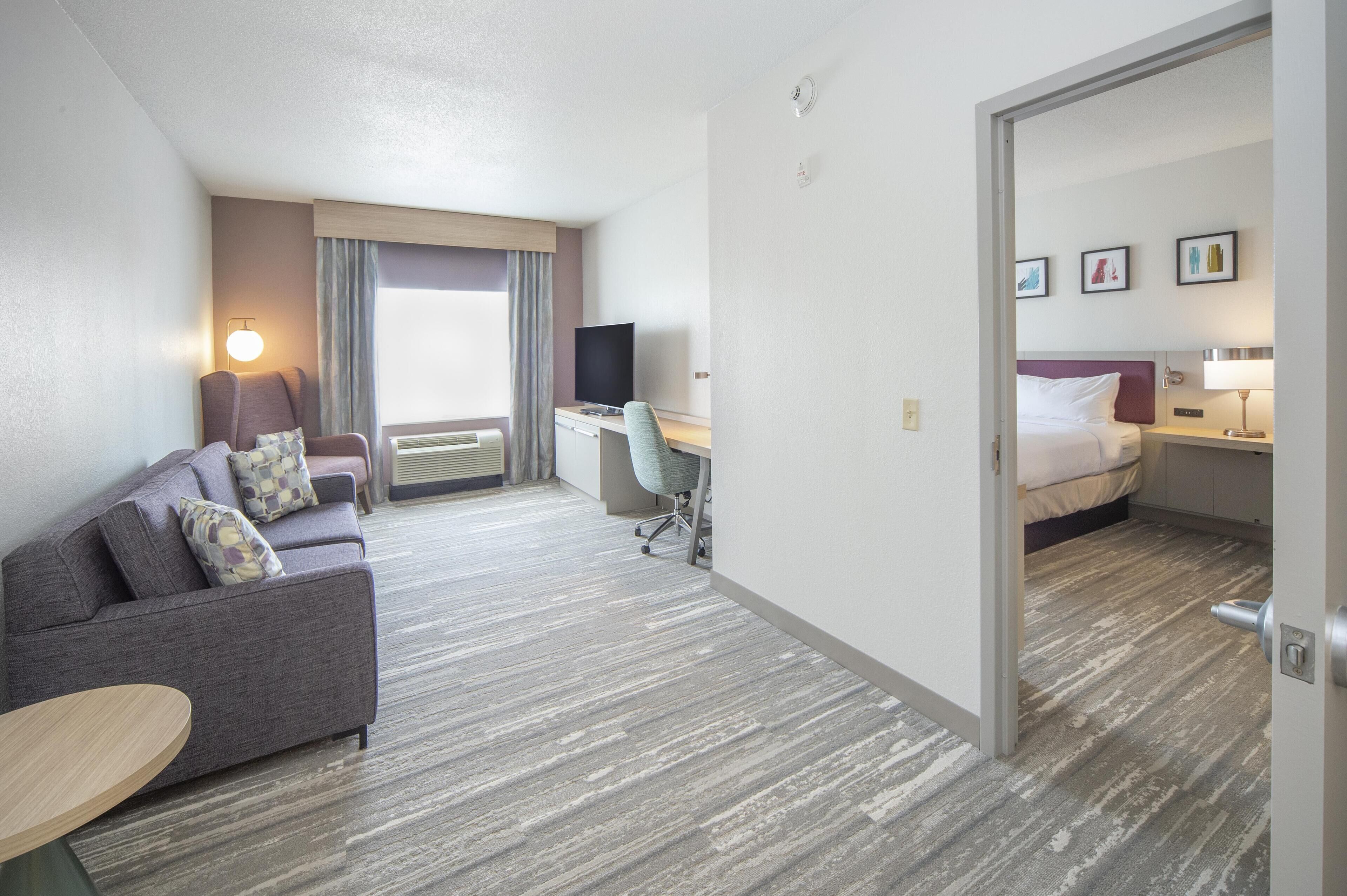 36-英寸纯平电视 （配备有线频道）、电视