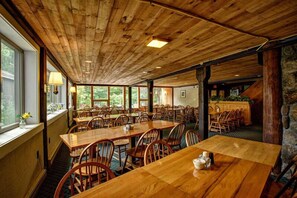 Restaurant - Snowy Owl Inn And Resort (Waterville Valley)