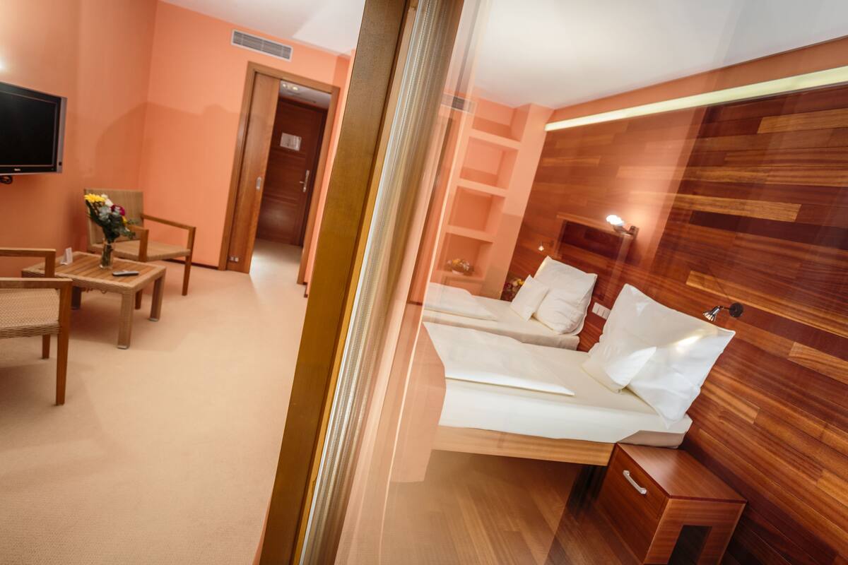 Superior-Doppelzimmer | Allergikerbettwaren, Pillowtop-Betten, Zimmersafe, Schreibtisch