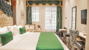Luxe beddengoed, een kluis op de kamer, individueel gemeubileerd