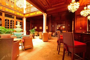 Sarapan lengkap setiap hari (KES 2000 per orang)