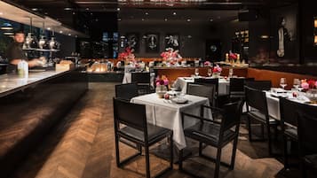 Frokost, lunsj og middag serveres