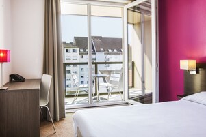 Superior Stüdyo, 1 Çift Kişilik Yatak, Balkon | Masa, güneşlik/perde, ses yalıtımı, ütü/ütü masası 