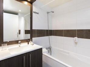 Apartment, 1 Bedroom | Desk, blackout drapes, soundproofing, iron/ironing board
