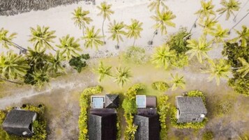 Beachfront Plunge Pool Bure | 客房内保险箱、隔音、熨斗/熨板、 床单