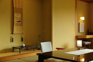 Quarto tradicional (Japanese Style, 4 Gutests) | Cofres nos quartos, escrivaninha, quartos à prova de som