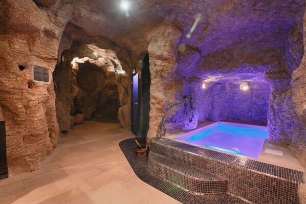 Couples treatment rooms, sauna, hot tub, steam room, Turkish bath - Tsunami Spa Hotel (Dnipro)