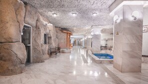 室內 SPA 浴池