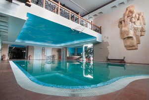 5 indoor pools, outdoor pool, sun loungers, lifeguards on site