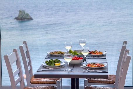 2 restaurants, breakfast, lunch, dinner served; Greek cuisine. Peninsula Resort & Spa - All Inclusive