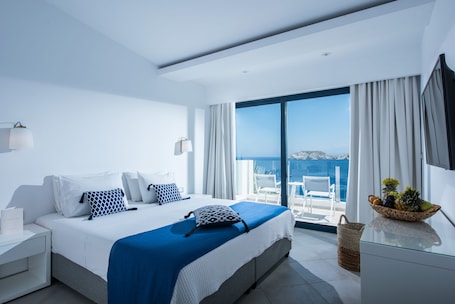 Premium bedding, in-room safe, individually decorated. Peninsula Resort & Spa - All Inclusive