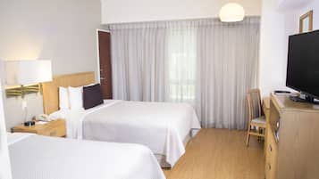Deluxe kamer, 2 tweepersoonsbedden | Een kluis op de kamer, gratis wifi, beddengoed, een wekker