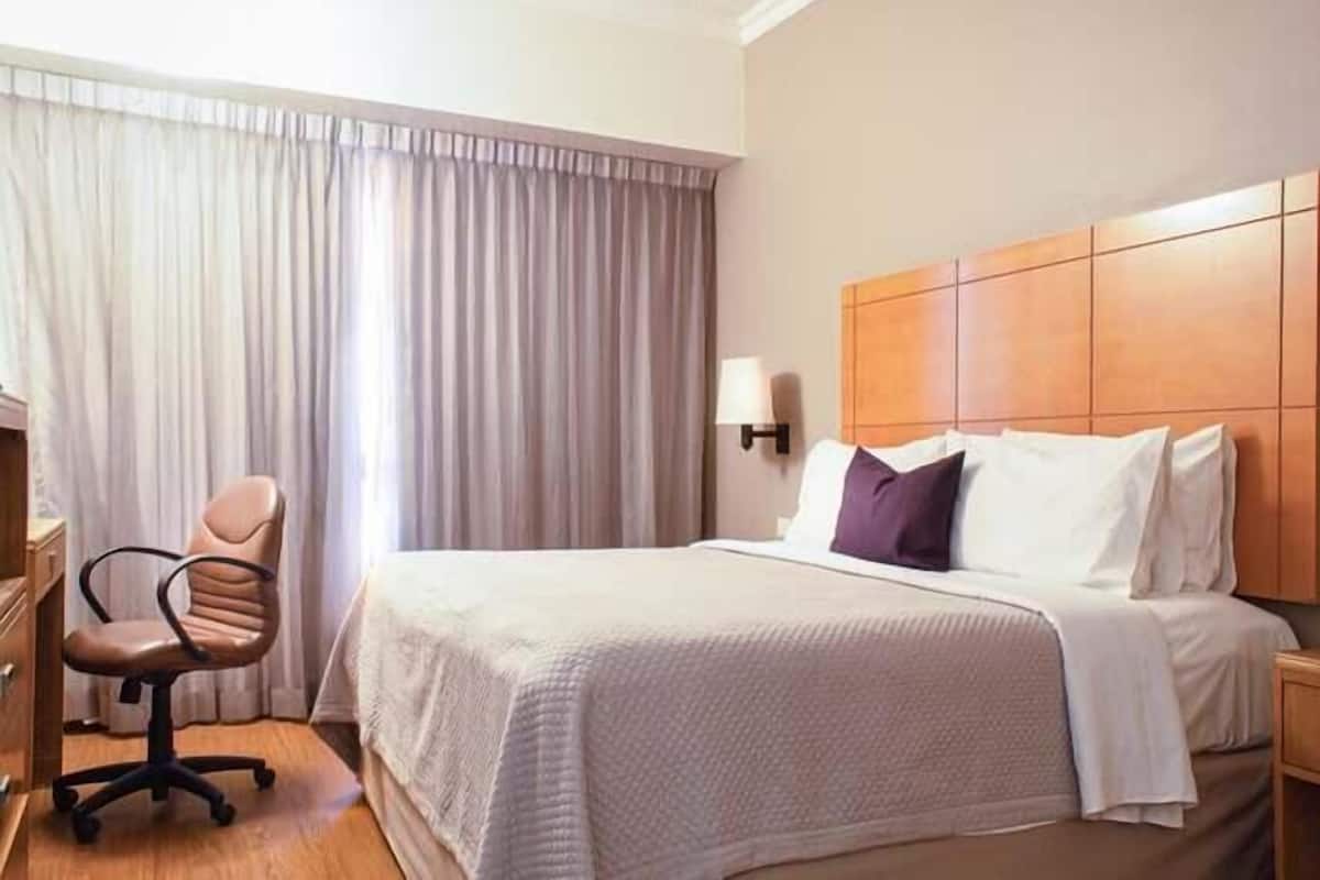 Een kluis op de kamer, gratis wifi, beddengoed, een wekker