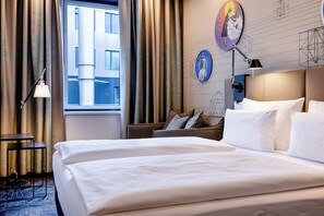 Quarto luxo (2 Adults + 1 Child) | Quartos à prova de som, Wi-Fi de cortesia, roupa de cama