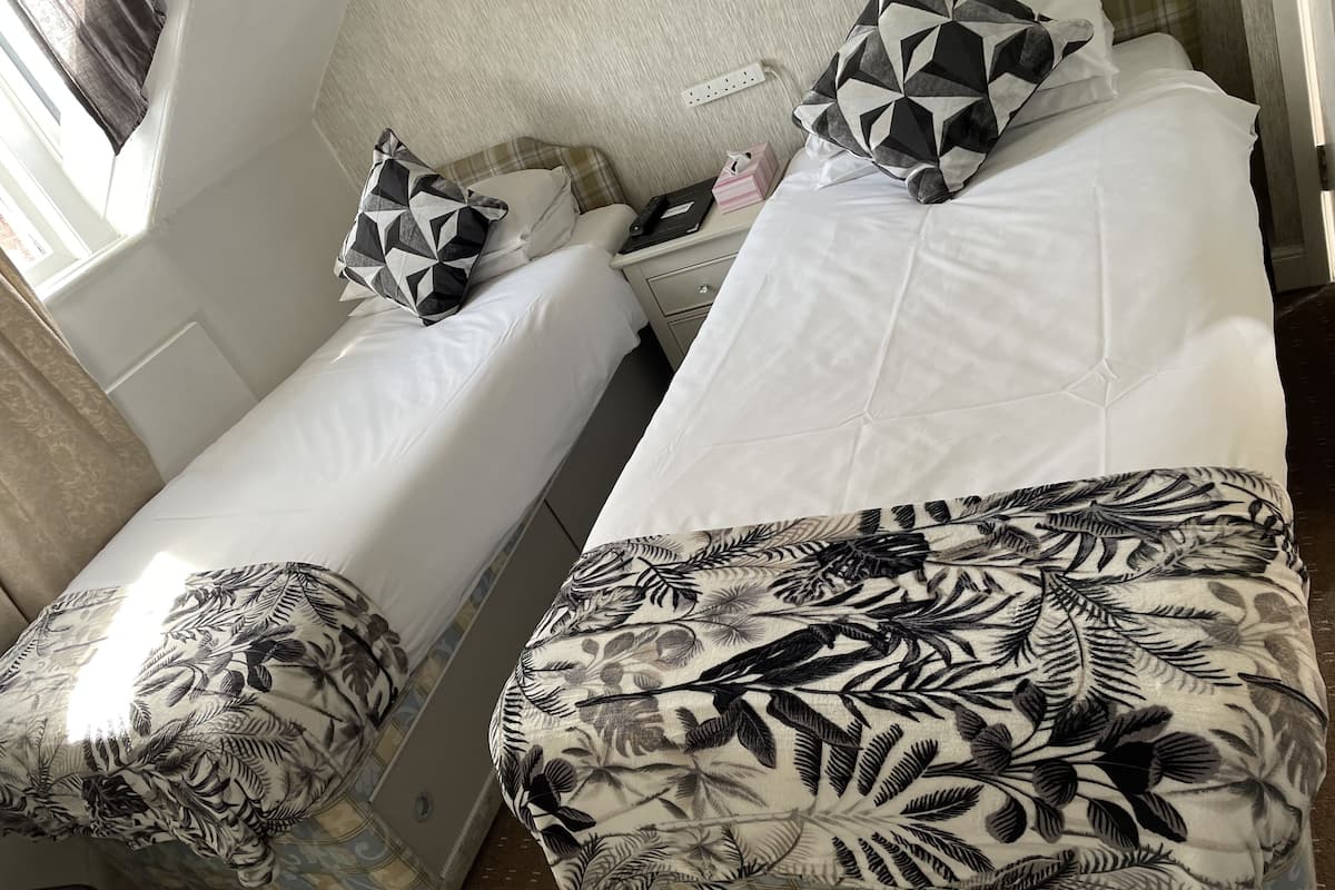 Twin kamer, gedeelde badkamer | Badkamer