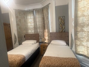Superior Twin Room, Ensuite - Diamonds Villa (York)