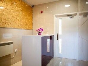 Lobby - The Welcome Inn (London)