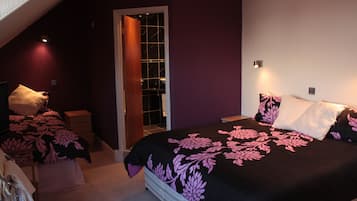 Trippelrum - eget badrum | Strykjärn/strykbräda, gratis barnsängar och gratis wi-fi