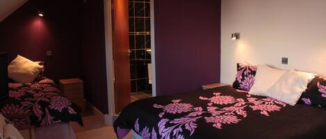 Triple Room, Ensuite | Iron/ironing board, free cribs/infant beds, free WiFi