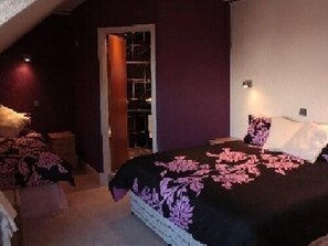 Triple Room, Ensuite (Sleeping 3) | Iron/ironing board, free cribs/infant beds, free WiFi