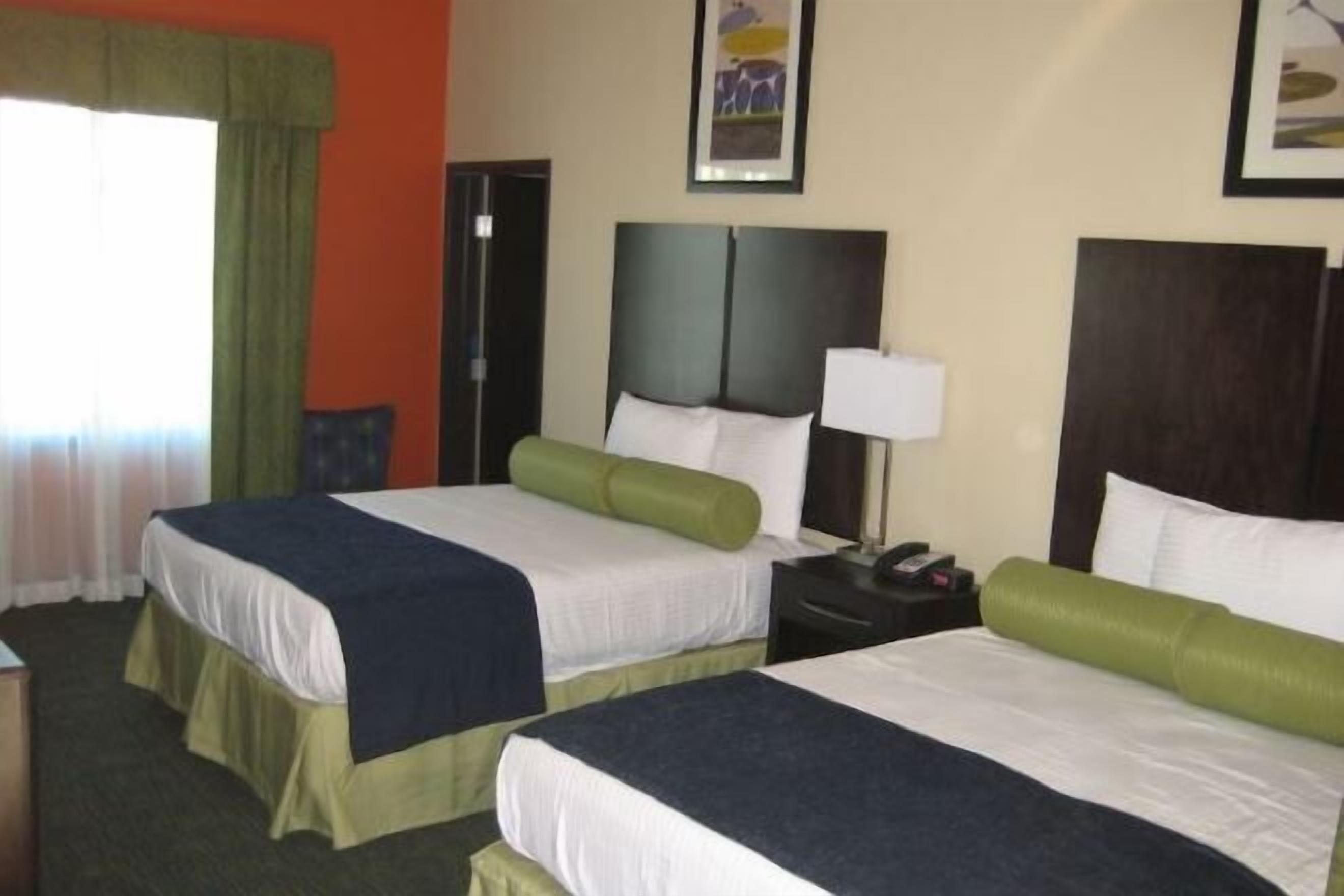 ملاءات من القطن المصري وأغطية فراش متميزة وأسرّة بطبقة علوية مريحة