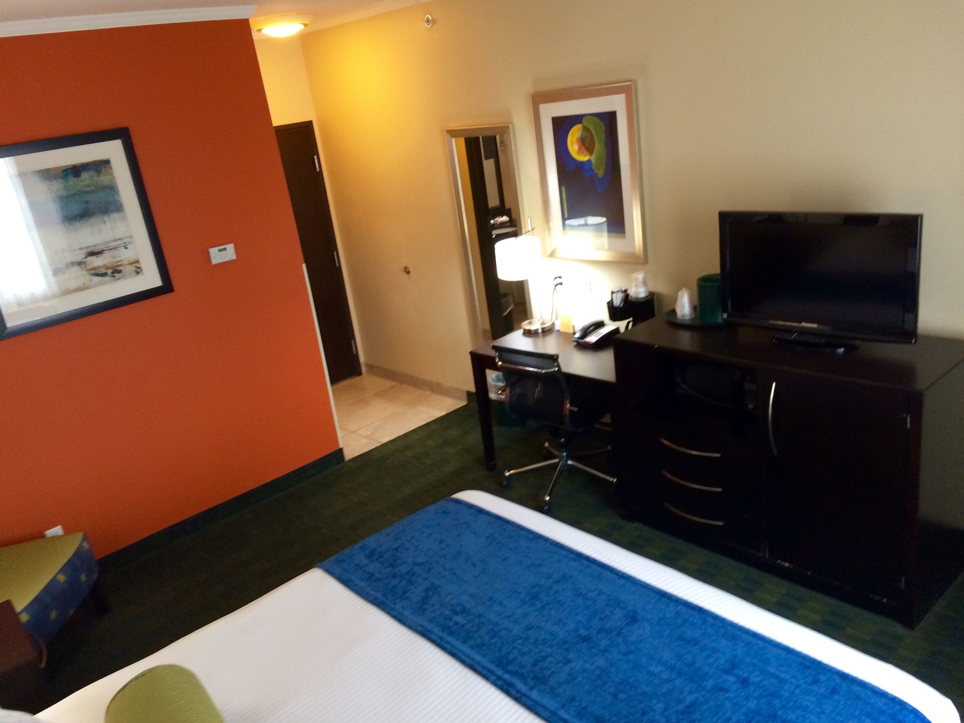 Standard Room, 1 King Bed, City View | Egyptian cotton sheets, premium bedding, pillow-top beds