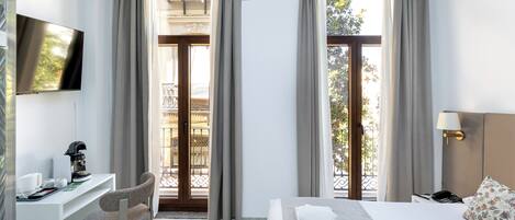 Superior-Doppelzimmer, Stadtblick | Betten mit Memory-Foam-Matratzen, individuell dekoriert