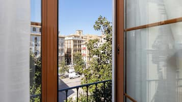 Kamar Quadruple Keluarga, ensuite | Busa memori, didekorasi berbeda-beda, dan kedap suara