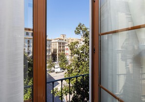 패밀리 쿼드룸, 앙스위트 | 메모리폼 침대, 각각 다른 스타일의 인테리어, 방음 설비, 다리미/다리미판