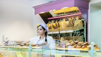 Desayuno continental (UAH 350 por persona)