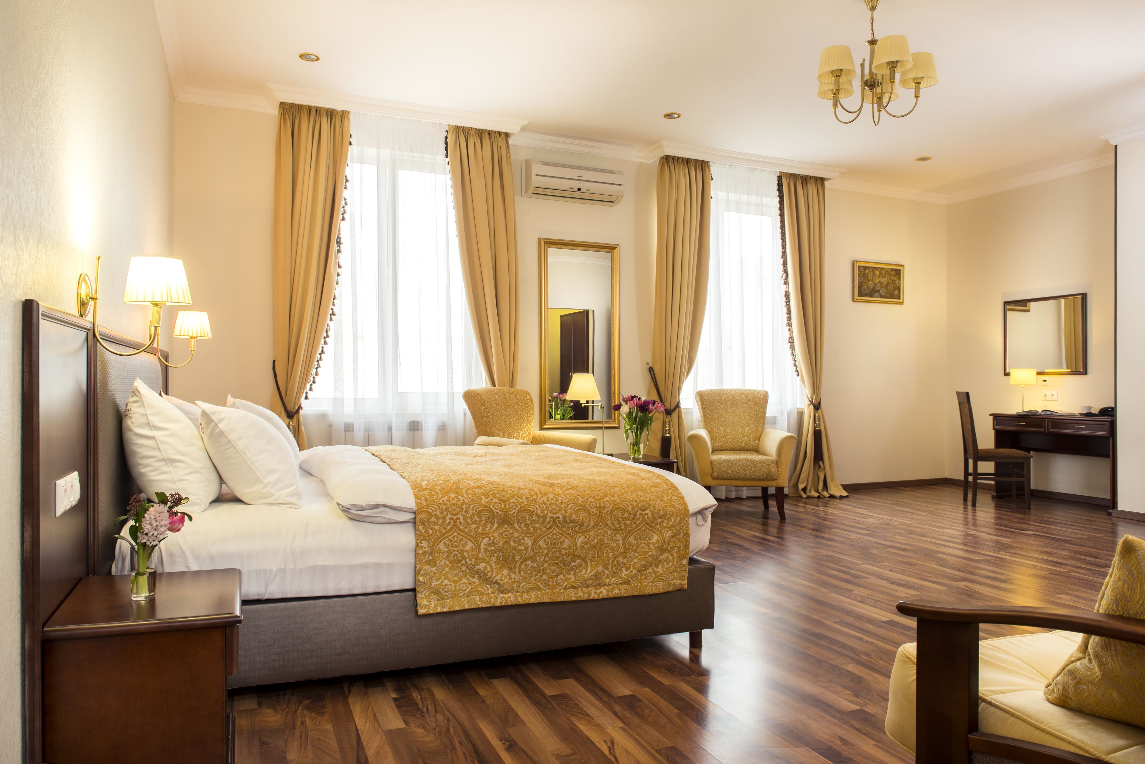 Phòng Suite | Minibar, két bảo mật tại phòng, bàn, phòng cách âm 