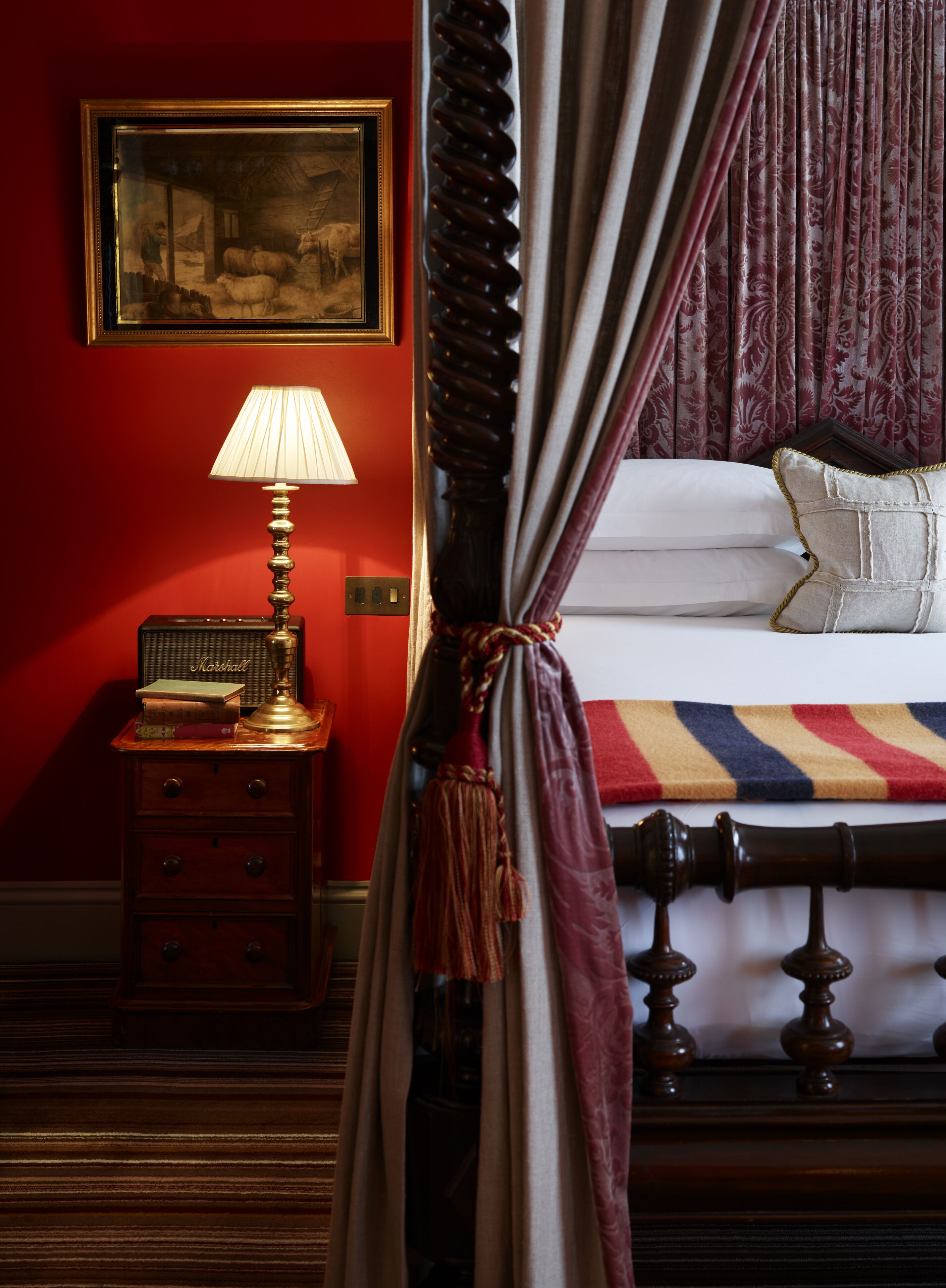 deluxe king | frette italian sheets, premium bedding, minibar, in-room safe