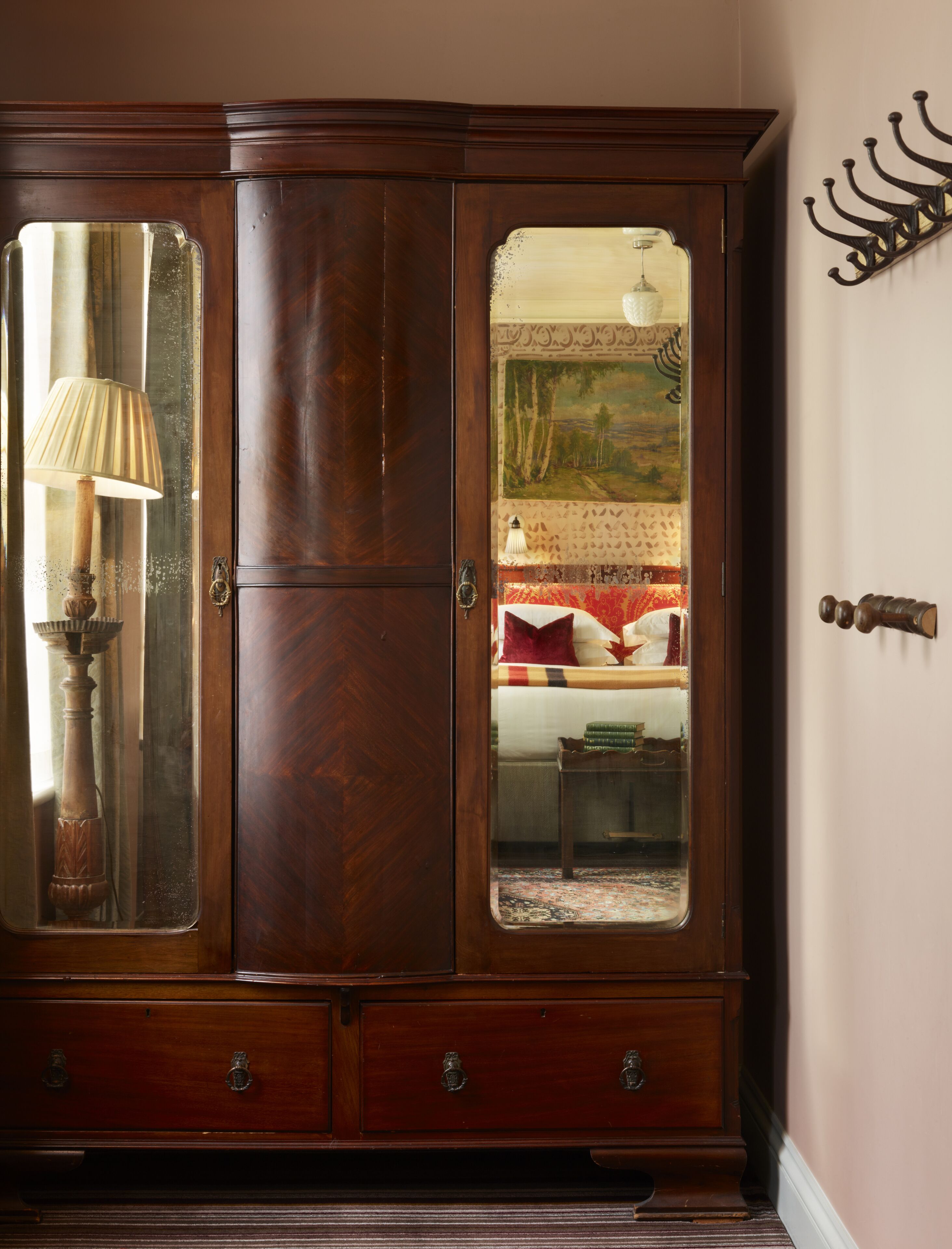 deluxe king | frette italian sheets, premium bedding, minibar, in-room safe