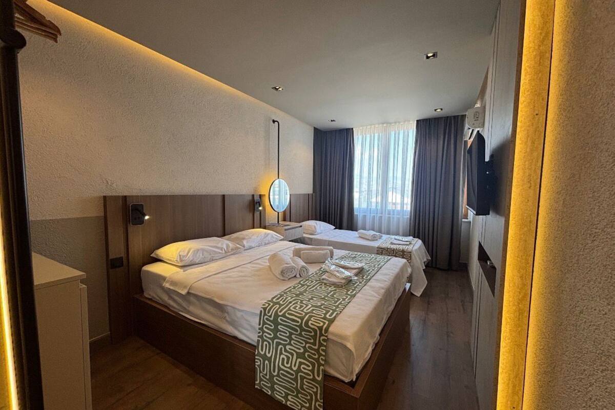Standard Triple Room | Hypo-allergenic bedding available, down comforters, Select Comfort beds