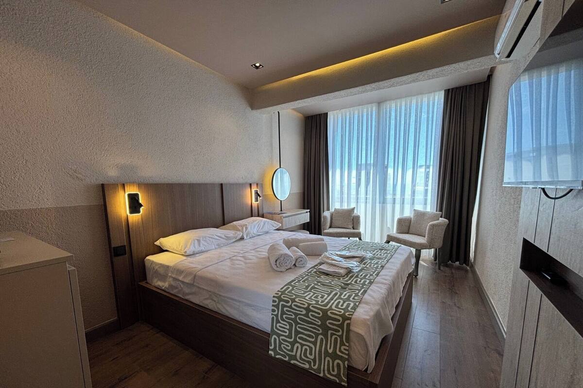 Standard Double Room, Sea View | Hypo-allergenic bedding available, down comforters, Select Comfort beds